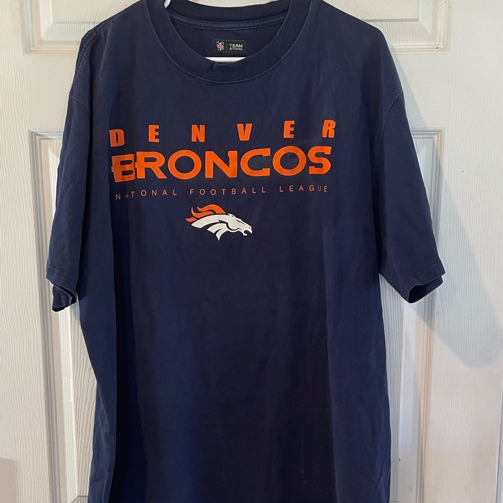 NFLTeam Apparel Size XL  Denver Broncos Navy Tee
